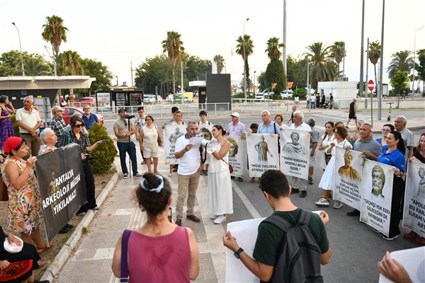 Antalya Müzesi’nin yıkım kararı için sivil toplum kuruluşları da nöbete katıldı