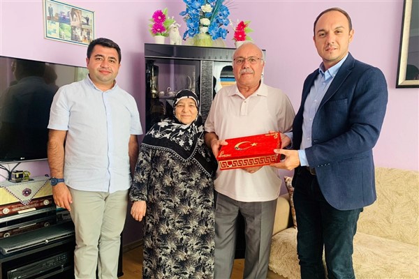 İzmit Belediyesi’nden Kıbrıs Gazisi ailelerine ziyaret