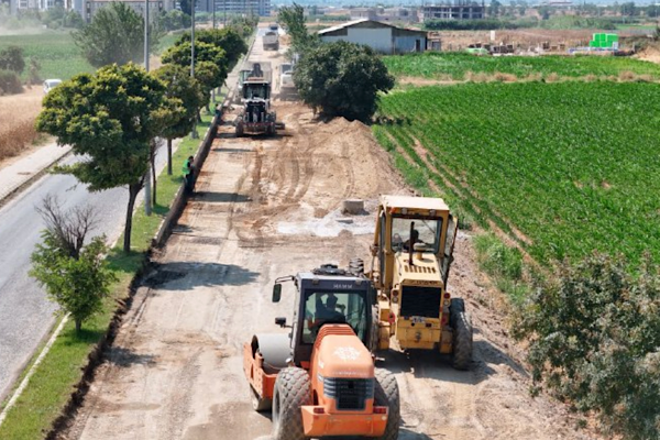 Zeybekler Bulvarı’nda yol çalışmalarına başlandı
