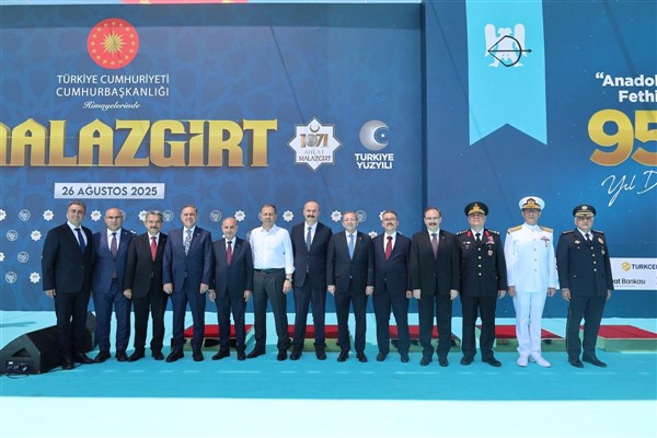 Batman Valisi Canalp, Malazgirt Zaferi’nin yıl dönümü kutlamalarına katıldı