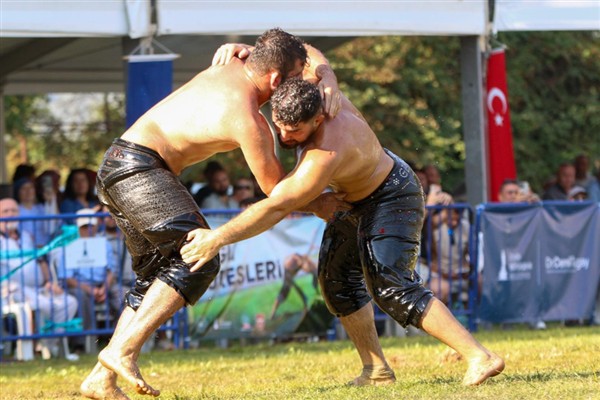 İzmir’in yağlı güreş şöleninde başpehlivan belli oldu