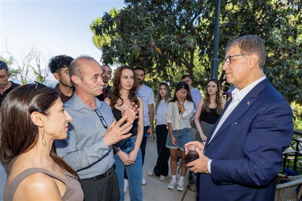 Şato’nun terasları İzmirliler için sosyal yaşam alanına dönüştü