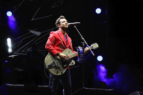 Edremit’te Buray konser verdi