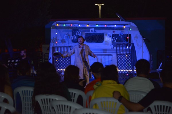 “Meraklısı İçin Öyle Bir Hikaye” adlı tiyatro oyunu, Bursalılarla buluştu