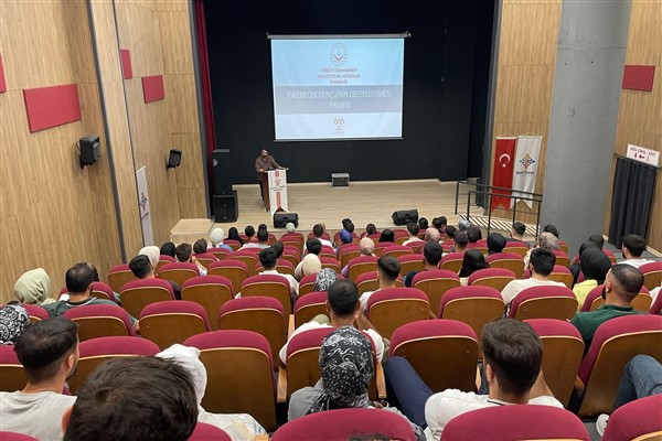 Batman’da evliliğe hazırlanan gençlere yönelik eğitim