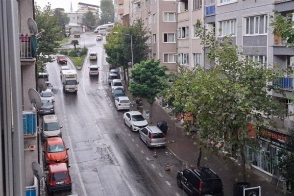Bursa’da sağanak yağış etkili oldu