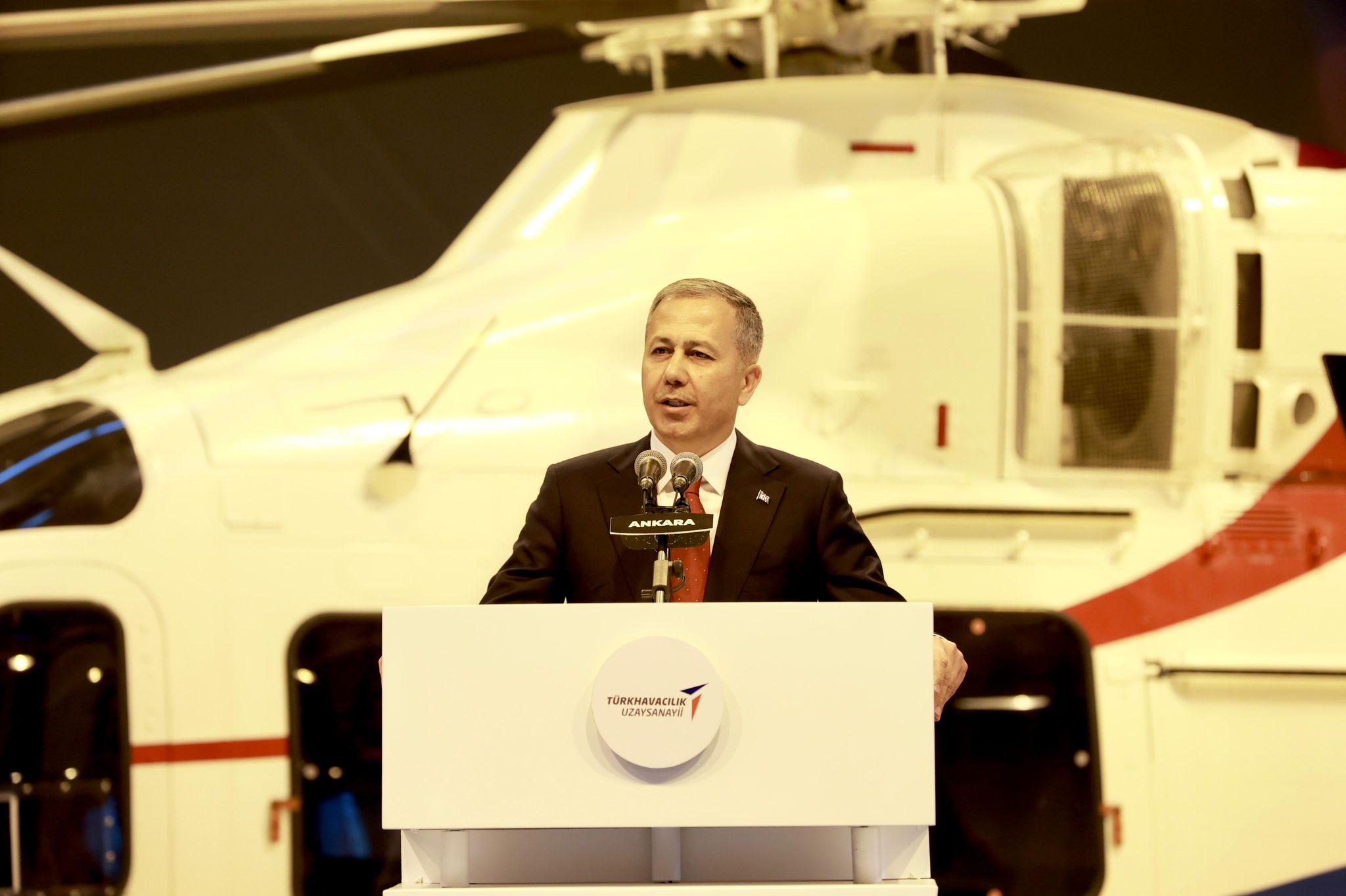 Bakan Yerlikaya, Çanakkale’deki yangından etkilenen vatandaşları ziyaret etti