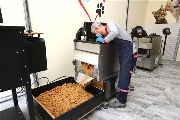 Pamukkale Belediyesi can dostlar için mama üretimine başladı