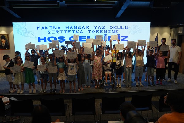 Kartal Bilim Mühendislik ve Teknoloji Merkezi’nde sertifika töreni