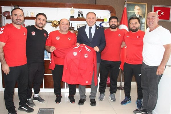 Erzurum Gençlik ve Spor İl Müdürlüğü, U20 Güreş Milli Takımını ağırladı
