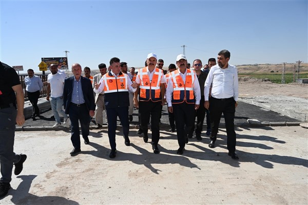 Vali Canalp, yol yapım çalışmalarını inceledi