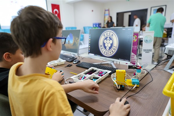 Buca’da robotik kodlama eğitimi ilgi gördü