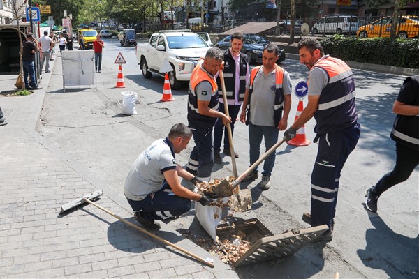 Sağanak yağış ve fırtınaya karşı İBB ekipleri teyakkuzda