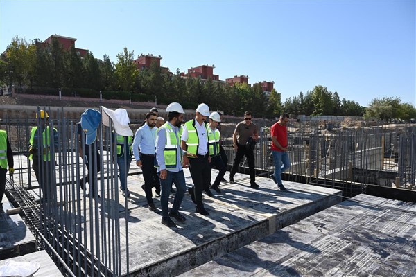 Batman Valisi Canalp, yeni hükümet konağı inşaatını inceledi