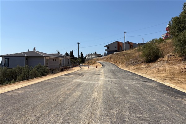 Gemlik Belediyesi’nden Umurbey’de asfalt serim çalışması