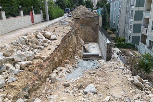 İzmit Turgut Mahallesi’nde istinat duvarı yenileniyor