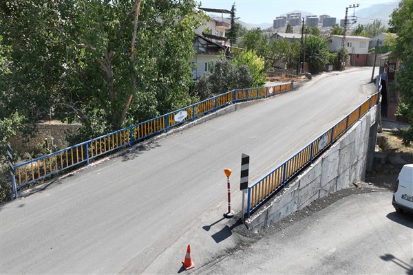 Büyükşehir, Konak Mahallesi’nde depremde zarar gören köprü ve yol çalışmalarını tamamladı