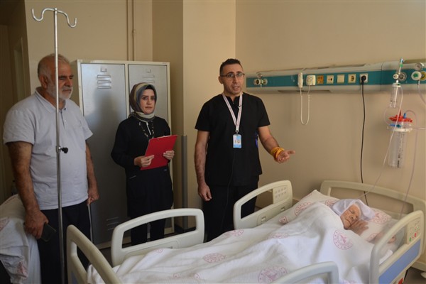 94 yaşındaki hastaya 15 dakikada kalça ameliyatı