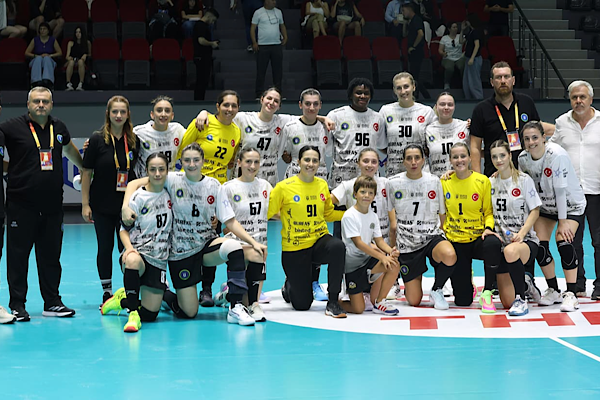 Bursa Kadın Hentbol Takımı finalde