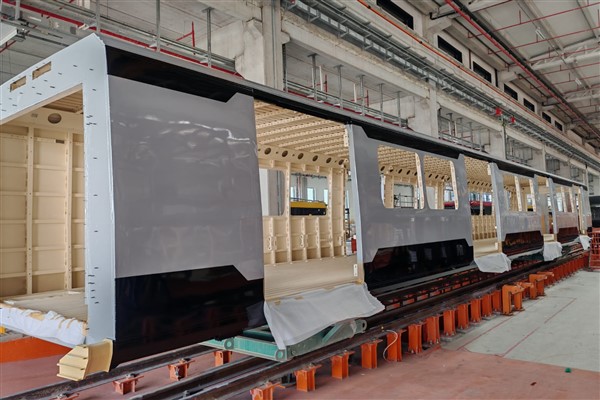 İBB hem metro hatları hem metro araçları yapıyor