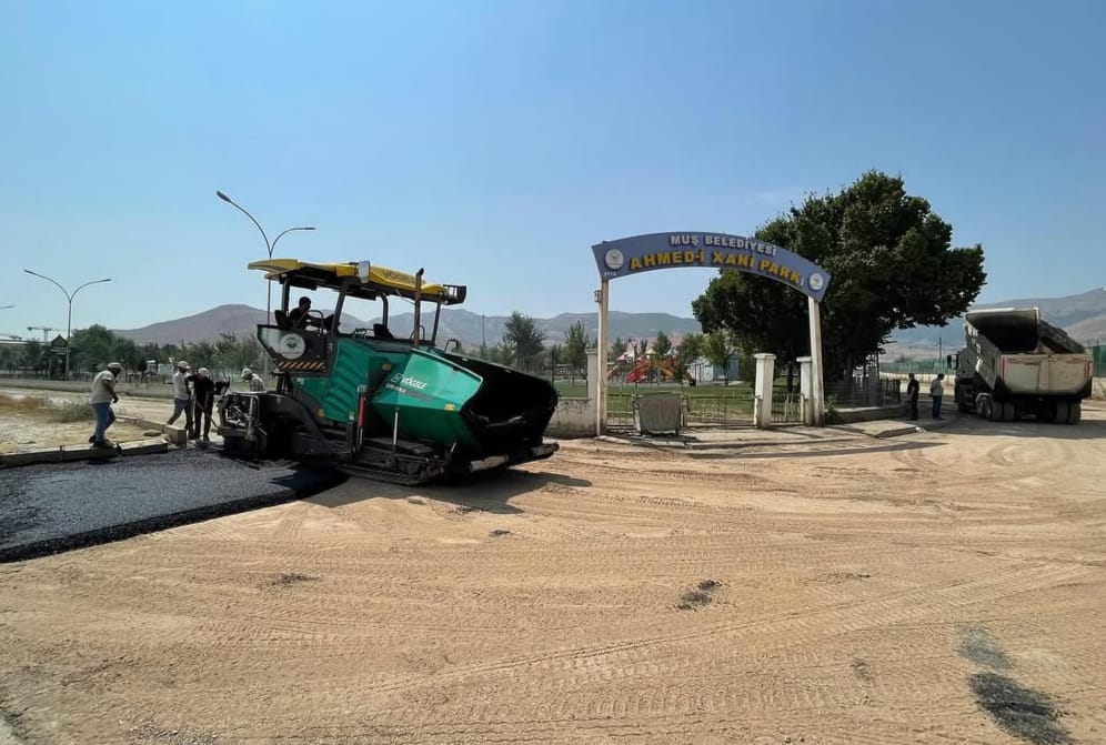 Muş Belediyesi, Ahmed-i Xani Parkı güzergahındaki yolu yeniledi