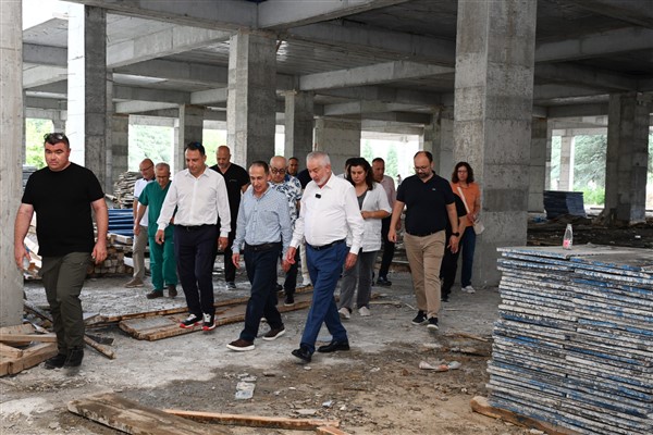 Başkan Başdeğirmen, SDÜ Araştırma ve Uygulama Hastanesi inşaatını inceledi