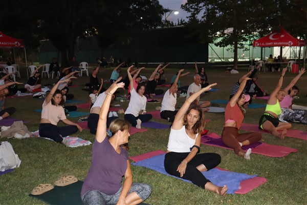 İzmit’te “Nefes Al İzmit” yoga etkinliği devam ediyor