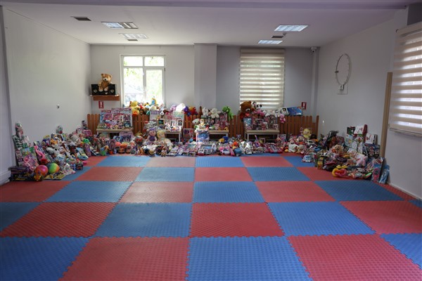 Gülümseyen makaslar minik yüzleri güldürecek