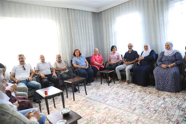 Eşbaşkanlardan barış annelerine ziyaret