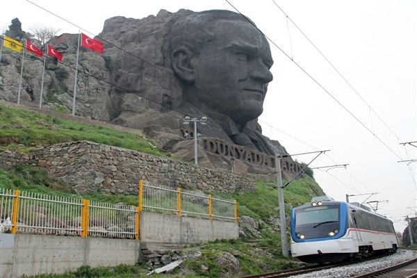 İZBAN’daki grev nedeniyle ulaşım hatlarında düzenleme yapıldı