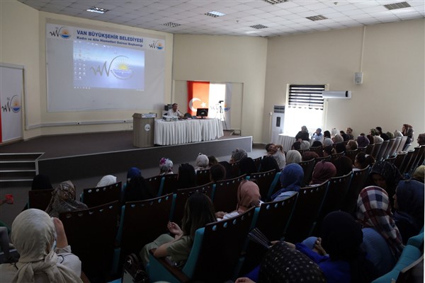 Van Büyükşehir Belediyesi’nden ADEM personellerine ‘İş Ahlakı’ semineri