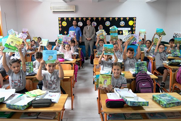 Bornova Belediyesi’nden kırtasiye desteği
