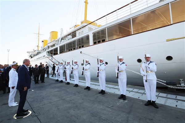 Cumhurbaşkanı Erdoğan, Savarona yatını ziyaret etti