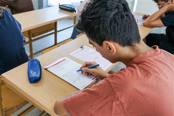 Esenyurt Belediyesi’nden öğrencilere ücretsiz LGS kursu