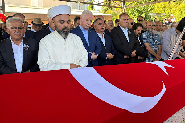 Başkan Büyükkılıç ve Vali  Gül, Prof. Dr. Metin Sözen’in cenaze törenine katıldı