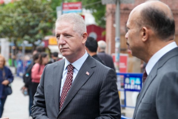 Vali Gül, Silivri’de “Çamurdaki Sır” sergisini ziyaret etti