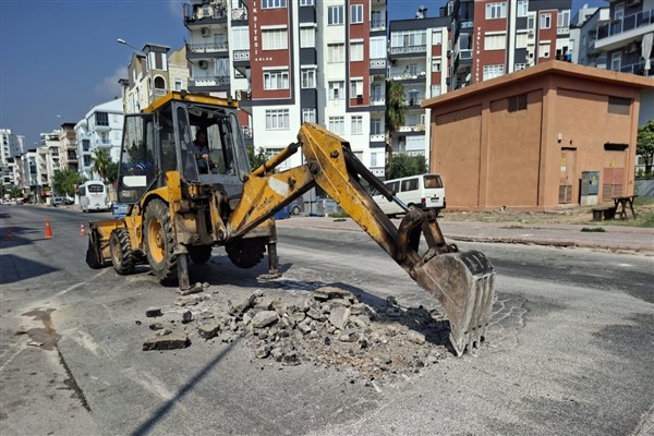 Konyaaltı’nda yol, yapım, bakım ve onarım çalışmaları sürüyor