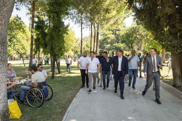 Başkan Tugay Buca’da Hasanağa Bahçesi’ni ziyaret etti