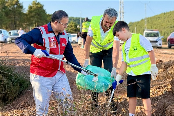 Derince’de orman yangınlarına karşı temizlik çalışması