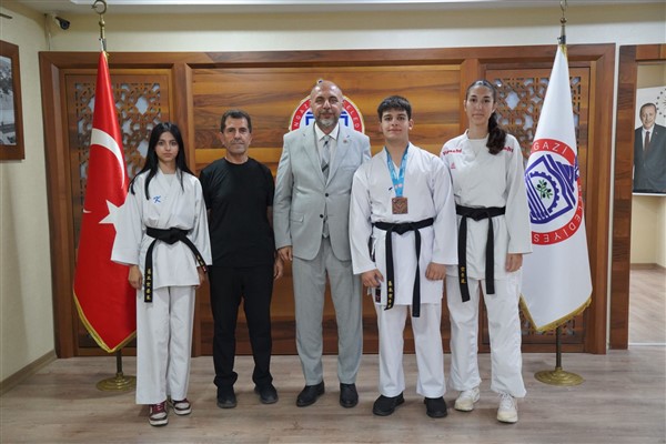 Orhangazi’nin genç karetecileri, Başkan Aydın’ı ziyaret etti