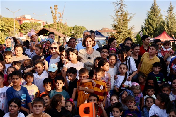 Başkan Ünlüce, Emek Mahallesi’ndeki çocuklarla bir araya geldi