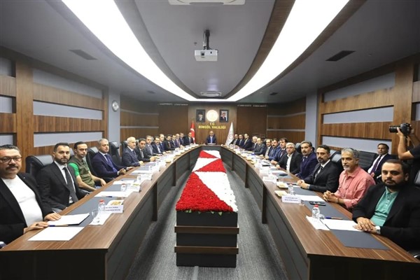 Bakan Ersoy, Bingöl’de turizm temsilcileriyle bir araya geldi