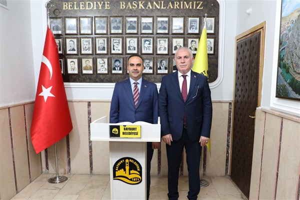 Bakan Kacır’dan Bayburt Belediyesi’ne ziyaret