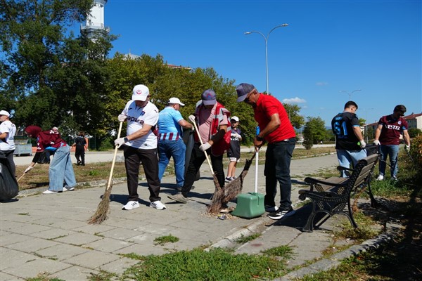 Düzce Trabzonlular Kültür ve Dayanışma Derneği, temizlik çalışması gerçekleştirdi