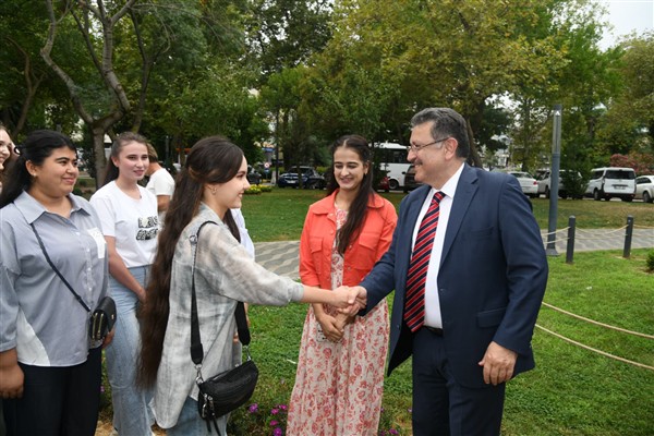 Başkan Genç, Özbek öğrencilerle bir araya geldi
