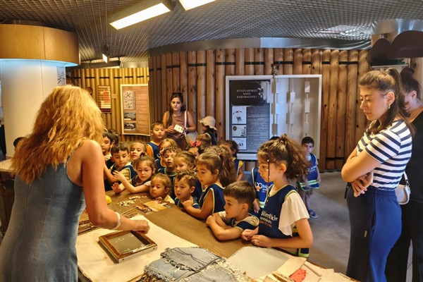 İbrahim Müteferrika Kağıt Müzesi, çocukların ilgisini çekiyor