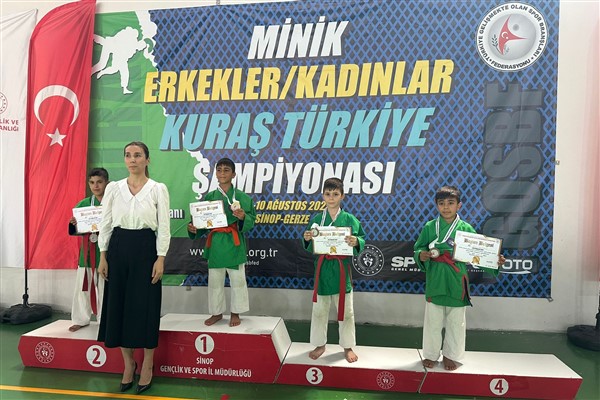 Trabzon Büyükşehir Belediyespor sporcularından madalya