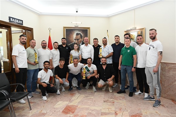 Kurumlar Arası Voleybol Turnuvası’nda şampiyon Bursasporlular Derneği oldu