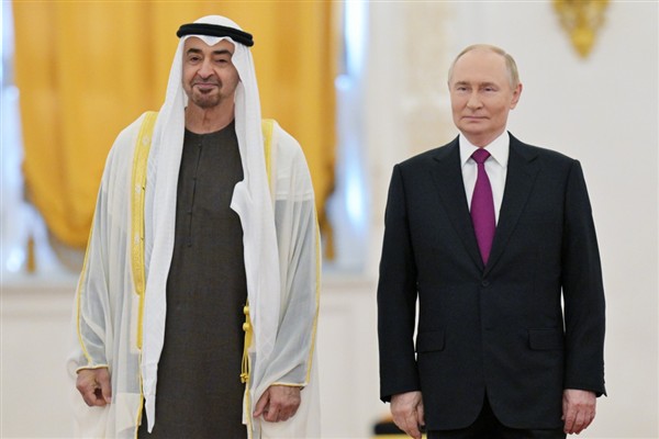 Putin, BAE Devlet Başkanı El Nahyan ile bir araya geldi