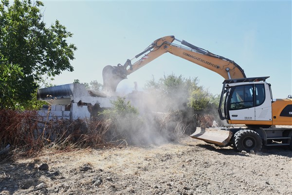 Osmangazi’de sit alanındaki kaçak yapılar yıkıldı